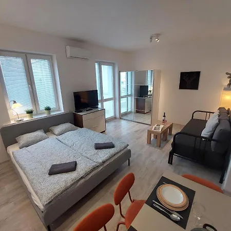Utulny Apartman S Balkonom Bratislava